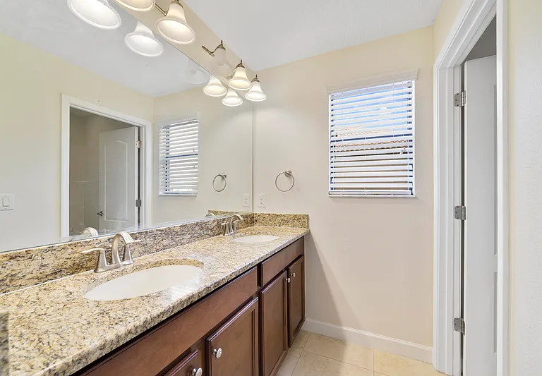 1315 Moss Creek Ln — Photo 10
