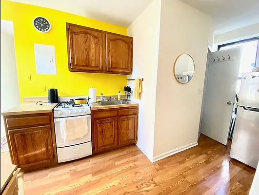 Rented by City Connections Realty | media 4