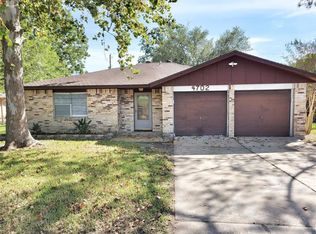 4702 E 27th St, Dickinson, TX 77539