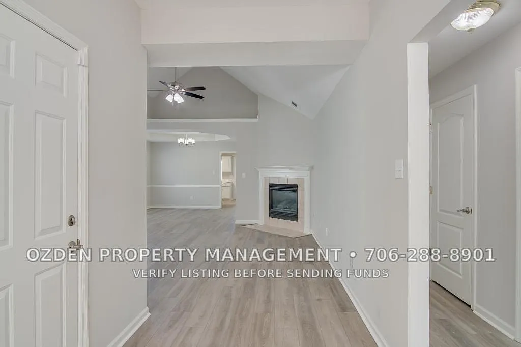 2525 Commons Trace Dr — Photo 4