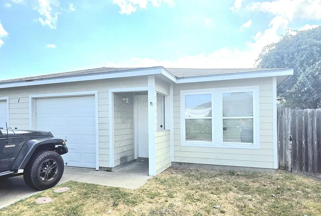 2 bed, 2.0 bath, 1042 sqft, $1,250 — Photo 2
