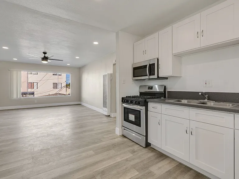 4500 N Lakewood Blvd — Photo 24