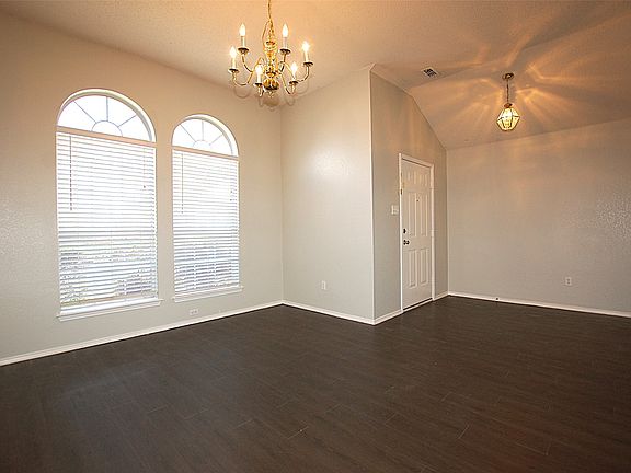 5th image of 338 Bayberry Trl