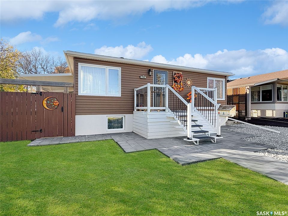 1st image of 720 6th Avenue NE