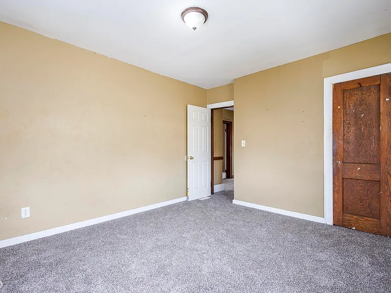 5421 Toledo St — Photo 35