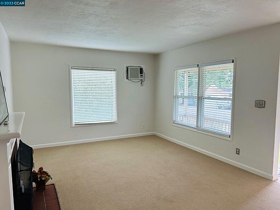 3rd image of 1924 Almond Ave APT A