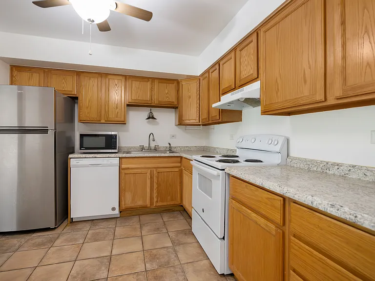 2214 S Goebbert Rd #178 — Photo 11
