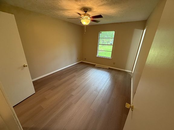 5th image of 4223 Delfern Dr