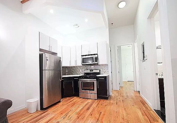 4th image of 1175 Putnam Ave APT 2