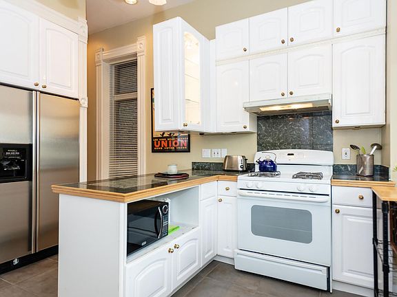 5th image of 1251 N Hoyne Ave #217