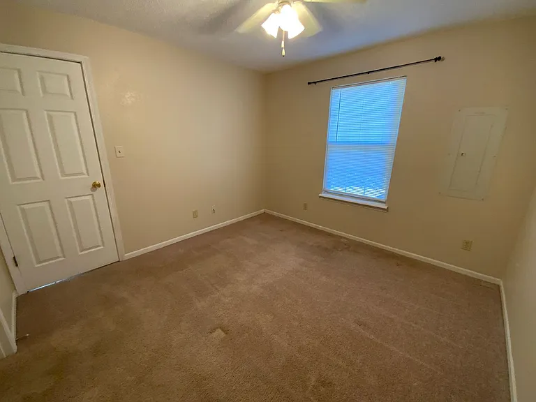 1605 Steamboat Ln — Photo 56