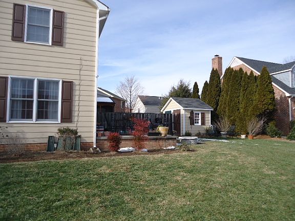 Corner Yard and Bk Yard