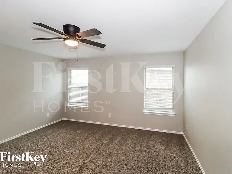 1539 Owen Way — Photo 8