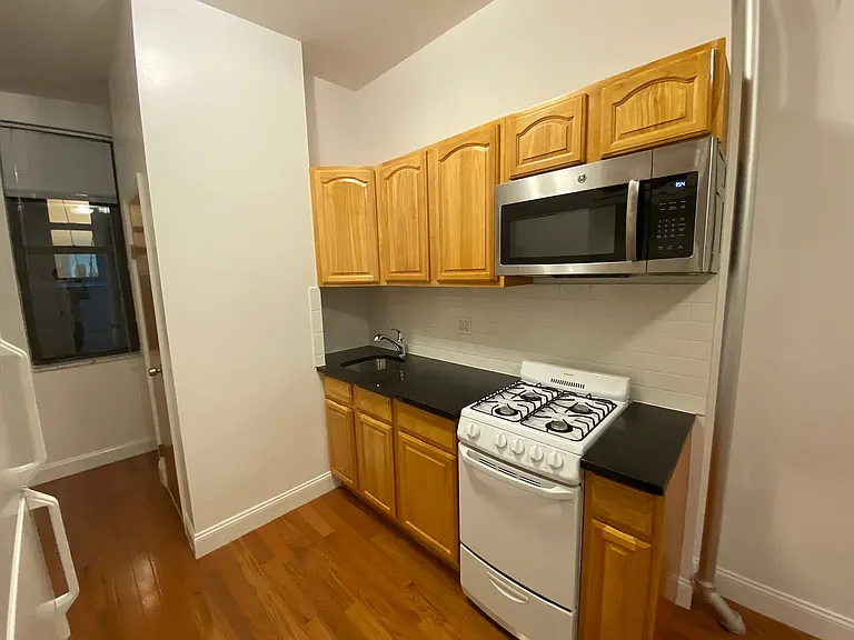 35 Carmine St #3 — Photo 11