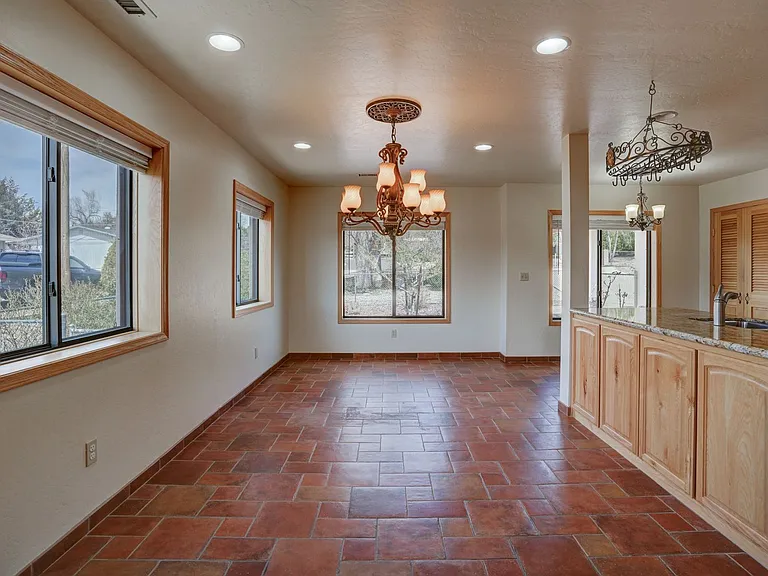 585 Mosher Ln — Photo 10