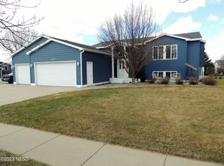 2025 Cedar Dr NE, Watertown, SD 57201