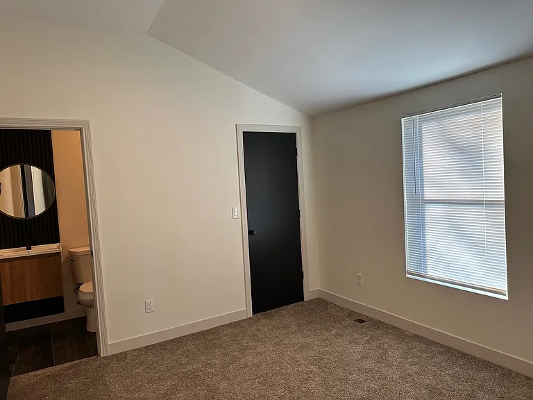 939 Albany St — Photo 10