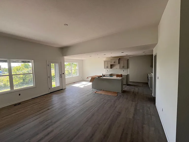 926 S Pindall Ln — Photo 3