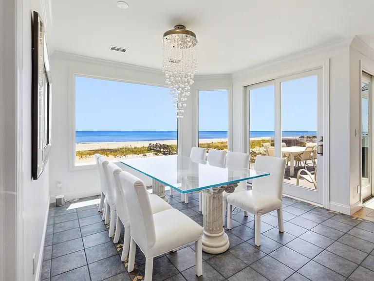 687 Dune Rd — Photo 37