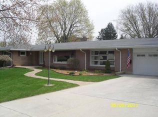569 Laurel Hghts Dr, Delavan, WI 53115