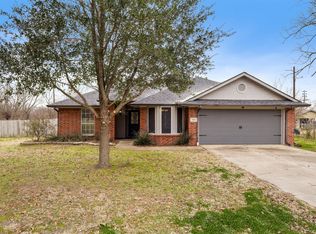 704 N Wilson St, Kaufman, TX 75142