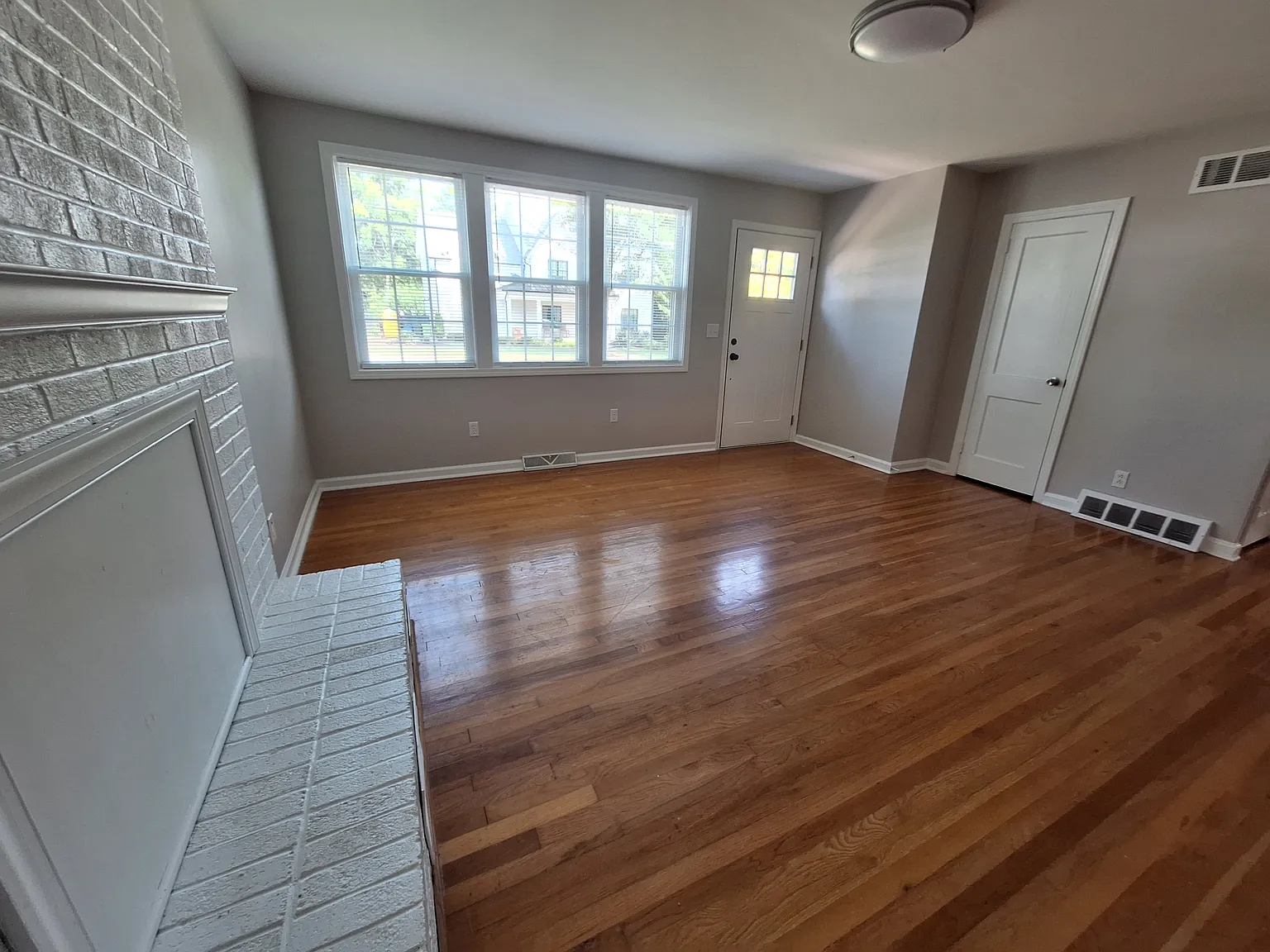 2 bed, 1.5 bath, 1250 sqft, $2,295 — Photo 3