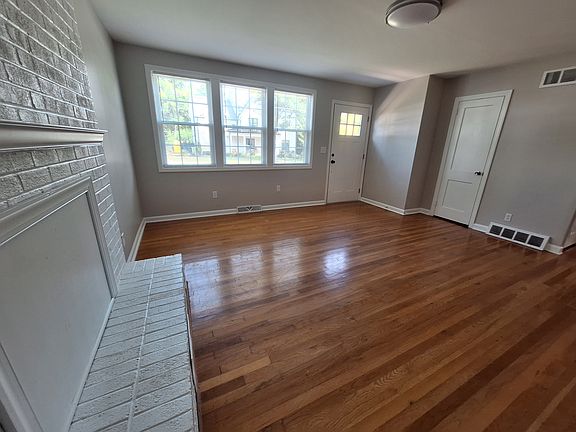 3rd image of 700 Mial St