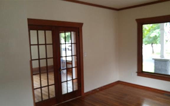 5th image of 733 E Illinois Ave