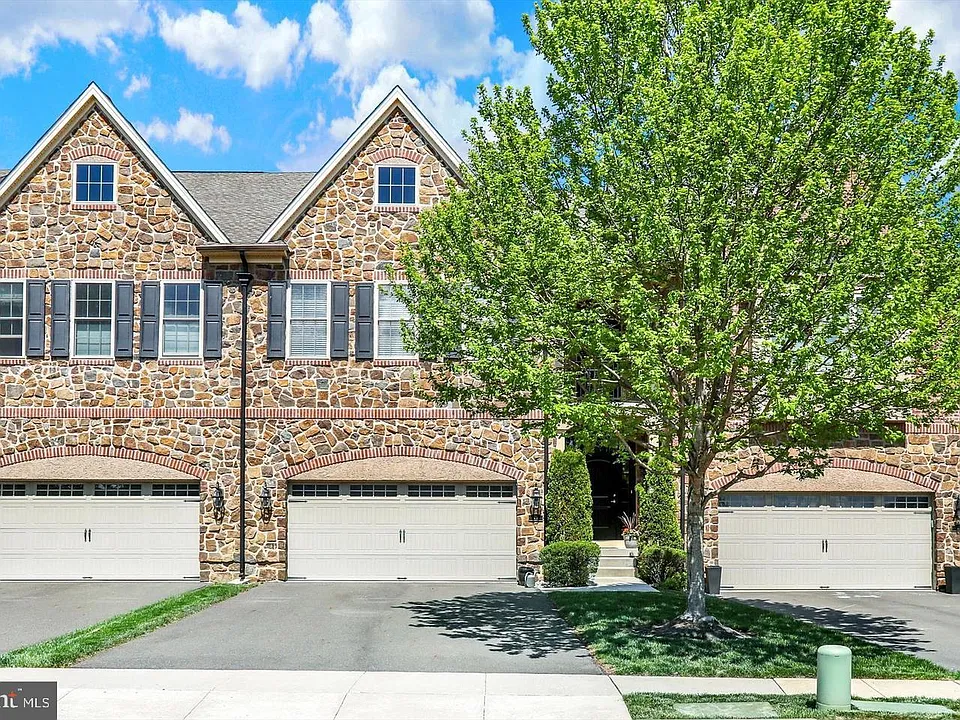 49 David Dr