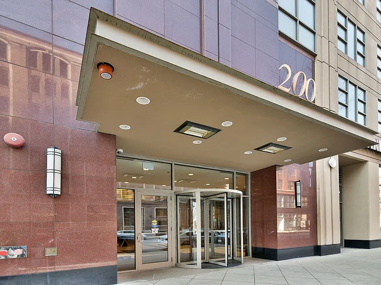 200 N Jefferson St #2106 — Photo 2