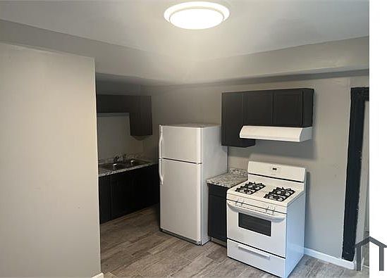 4th image of 2315 Duncan St