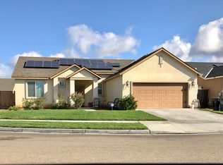 1101 Daisy Ct, Dinuba, CA 93618