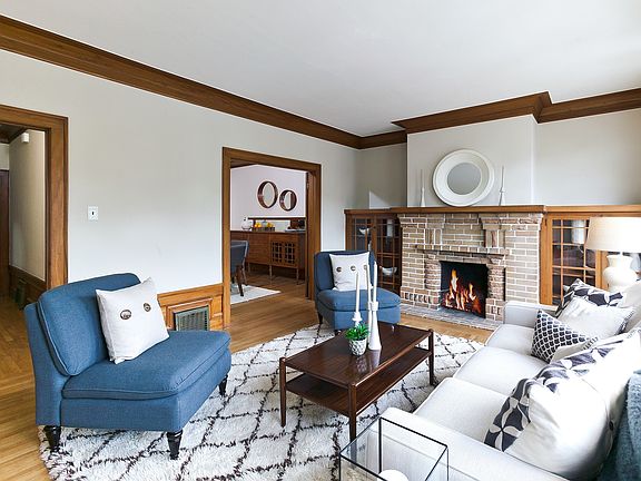 Working fireplace in living room.