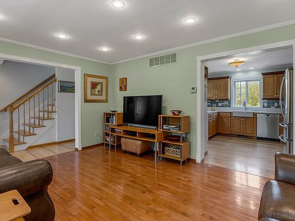 4th image of 295 Mockingbird Ln