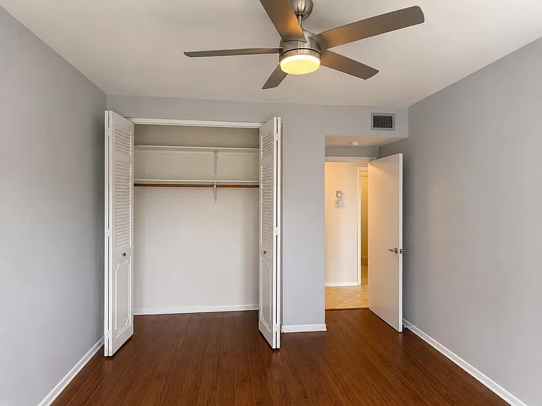 400 N Riverside Dr #505 — Photo 13