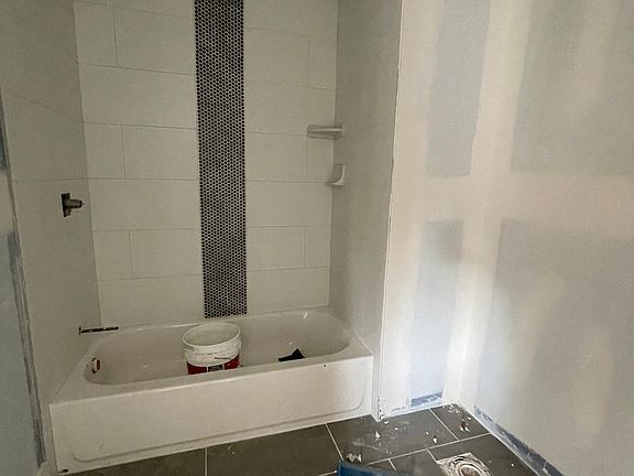 3rd image of 493 Monroe St Floor 2