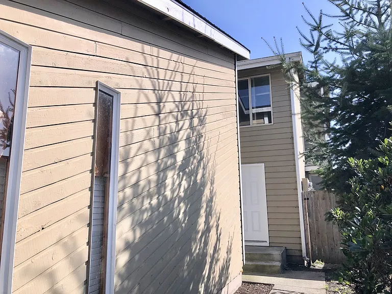 Auburn 4-Plex — Photo 11