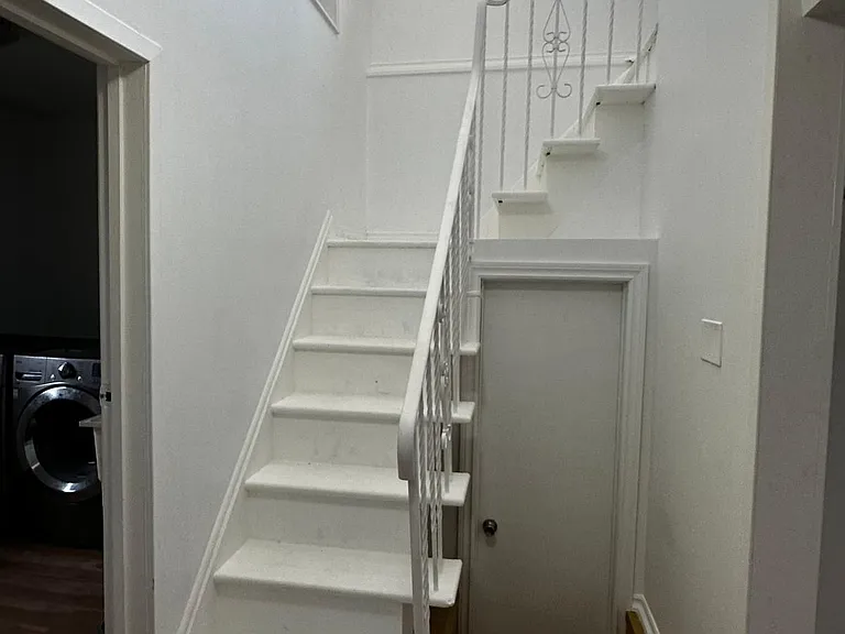 33 Jeavons Ave #ENTIRE HOUSE — Photo 17