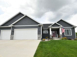 530 Mulligan Dr, Zumbrota, MN 55992