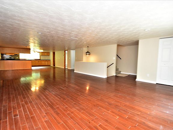 4th image of 2627 W View Dr