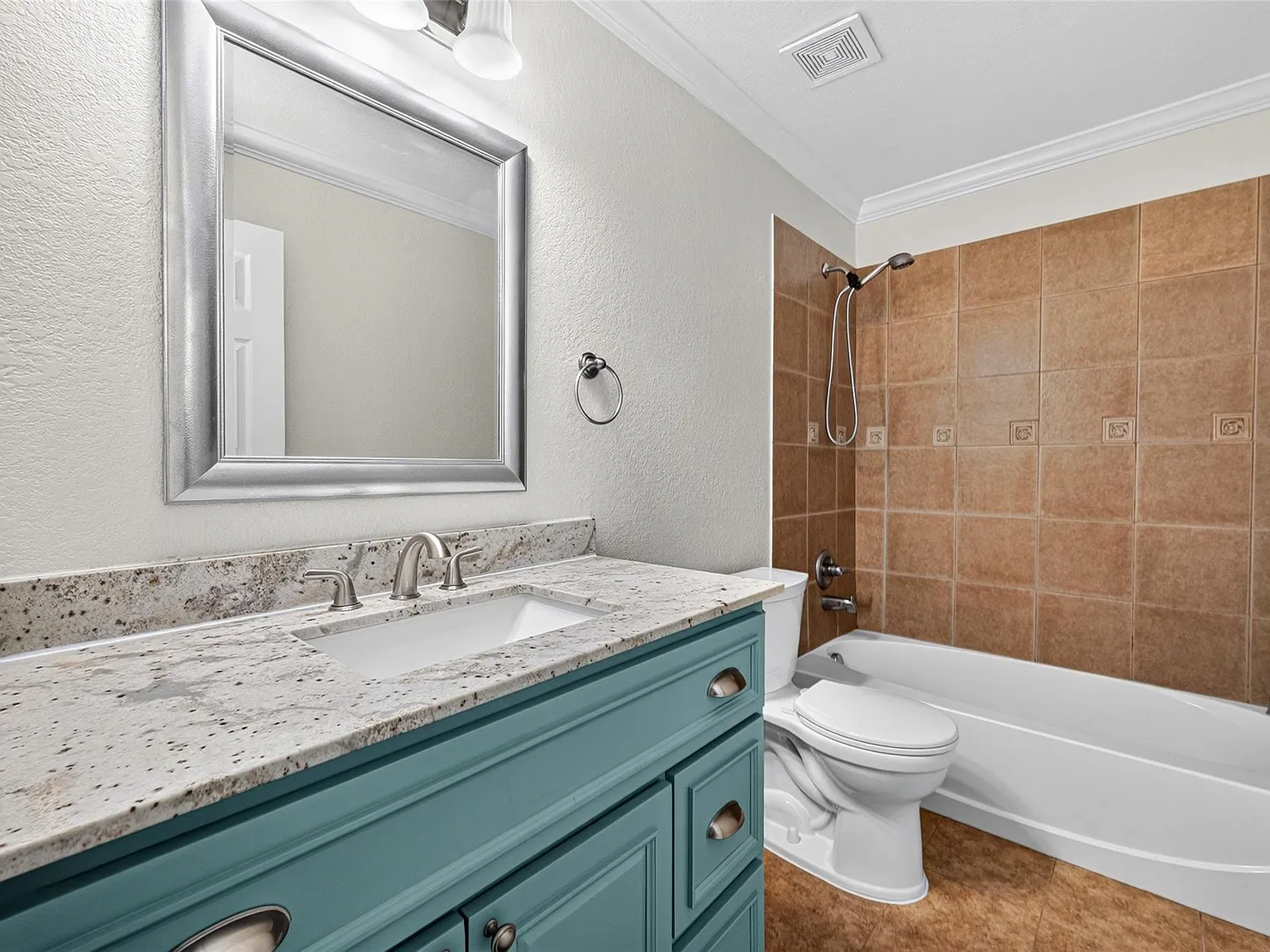 4 bed, 2.5 bath, 2536 sqft, $2,890 — Photo 4