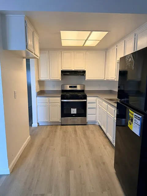 2 bed, 1000 sqft, $2,200 — Photo 4