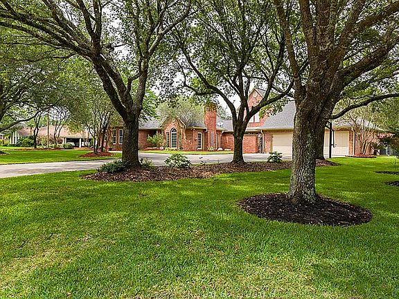5th image of 105 Garden Dr