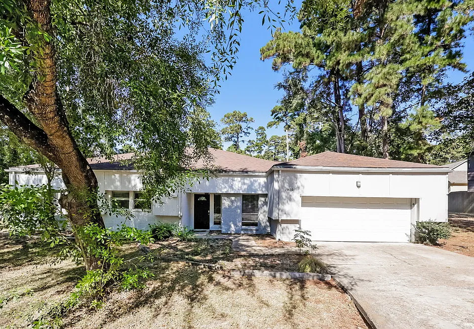 15470 Carmel Dr