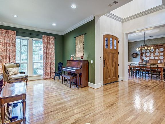 5th image of 6910 Shoreview Dr