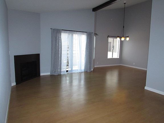 4th image of 11939 Weddington St Unit 314