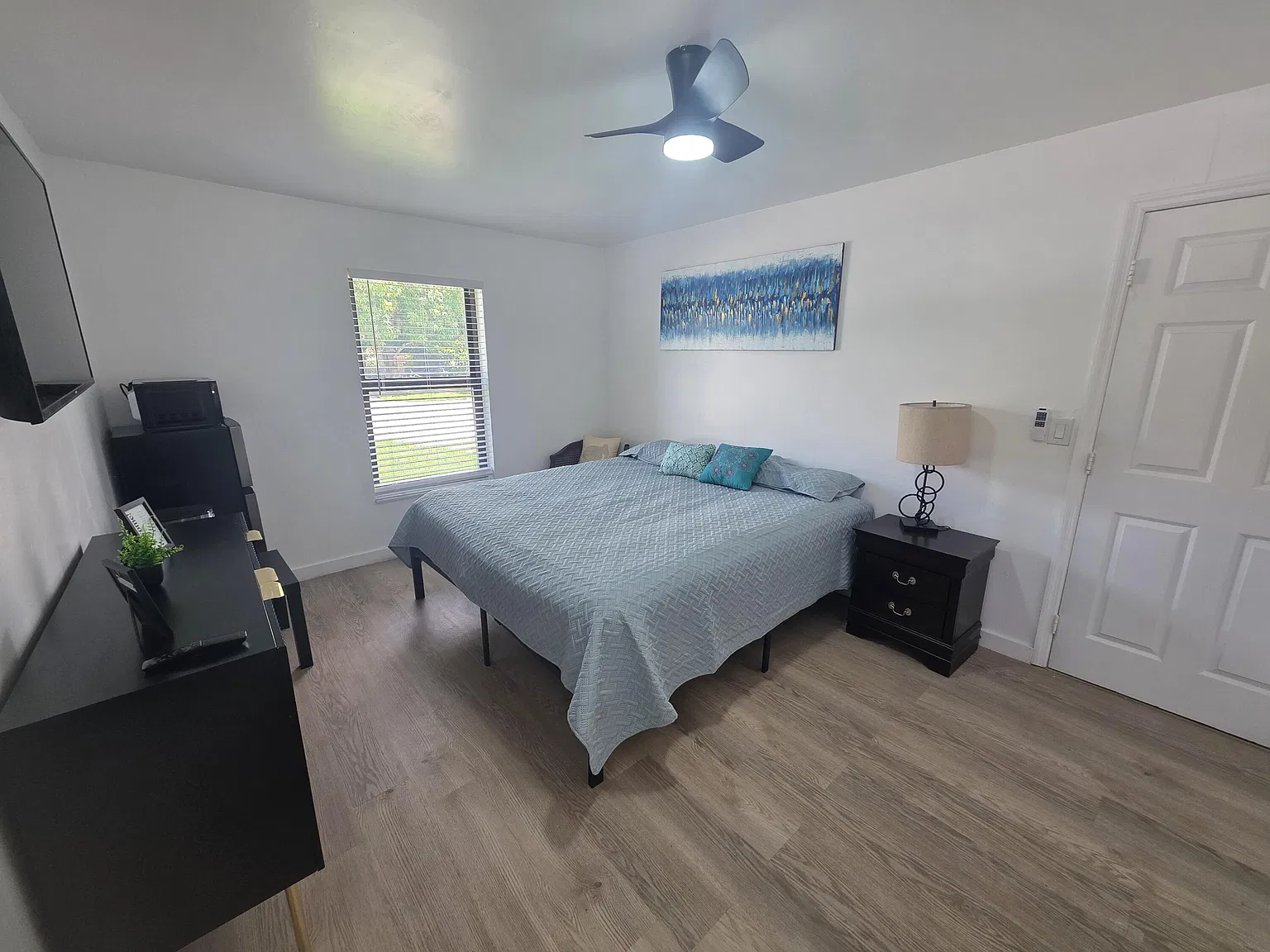 1 bed, 1.0 bath, 300 sqft, $1,200 — Photo 2
