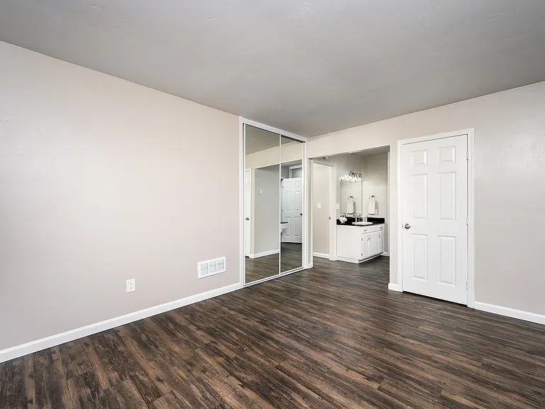 Greentree Fountain Apartments — Photo 9