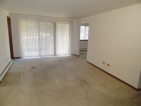3rd image of 3843 N Narragansett Ave APT 202