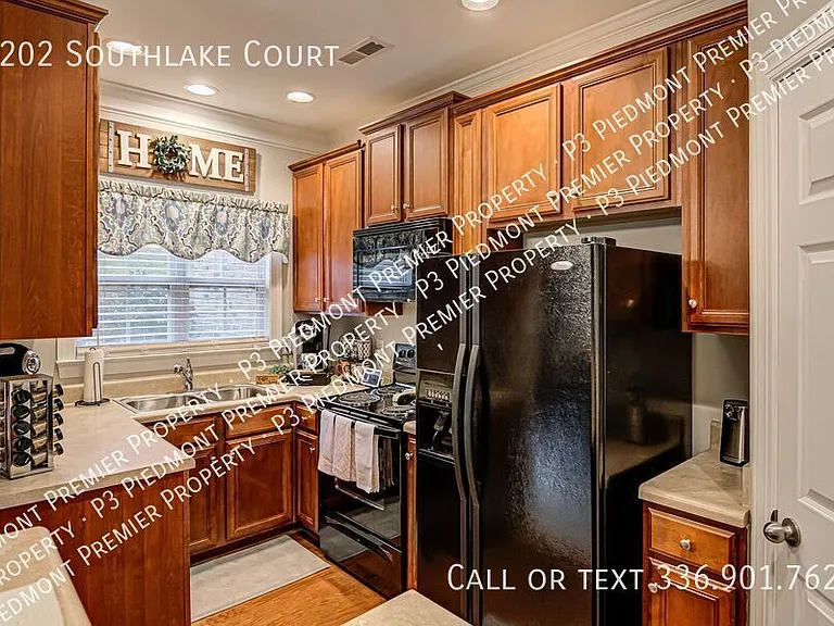 1202 Southlake Ct — Photo 30